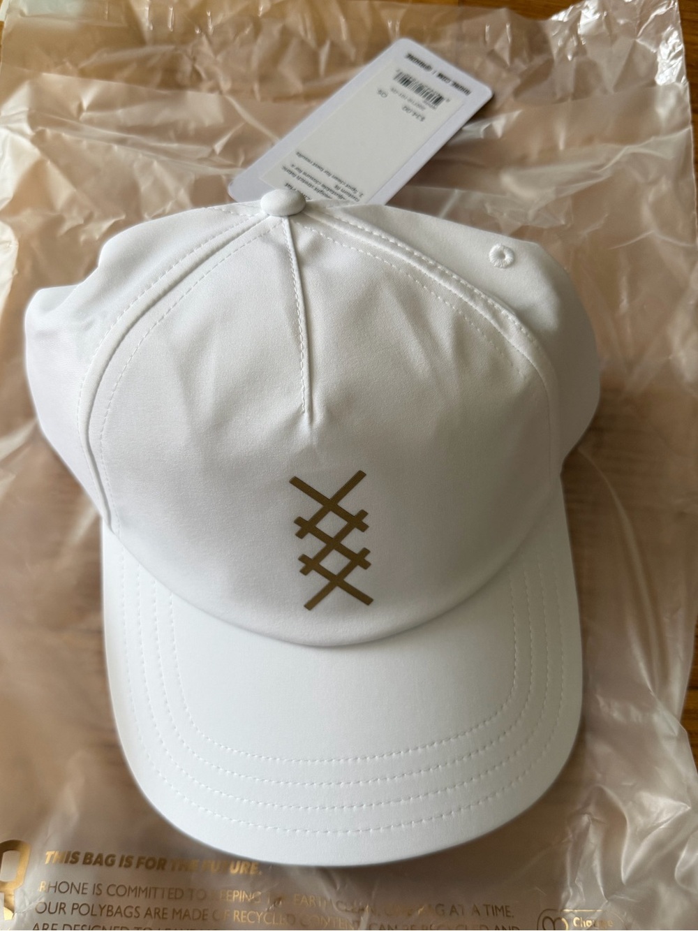 Rhone Everyday Active Hat NWT white & stickers